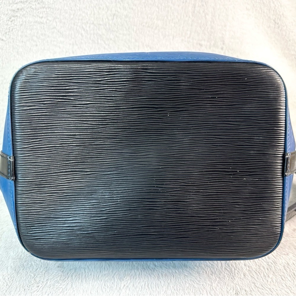 💙Vtg 90s LV Epi Leather Petit Noé Bucket Bag - Picture 7 of 16